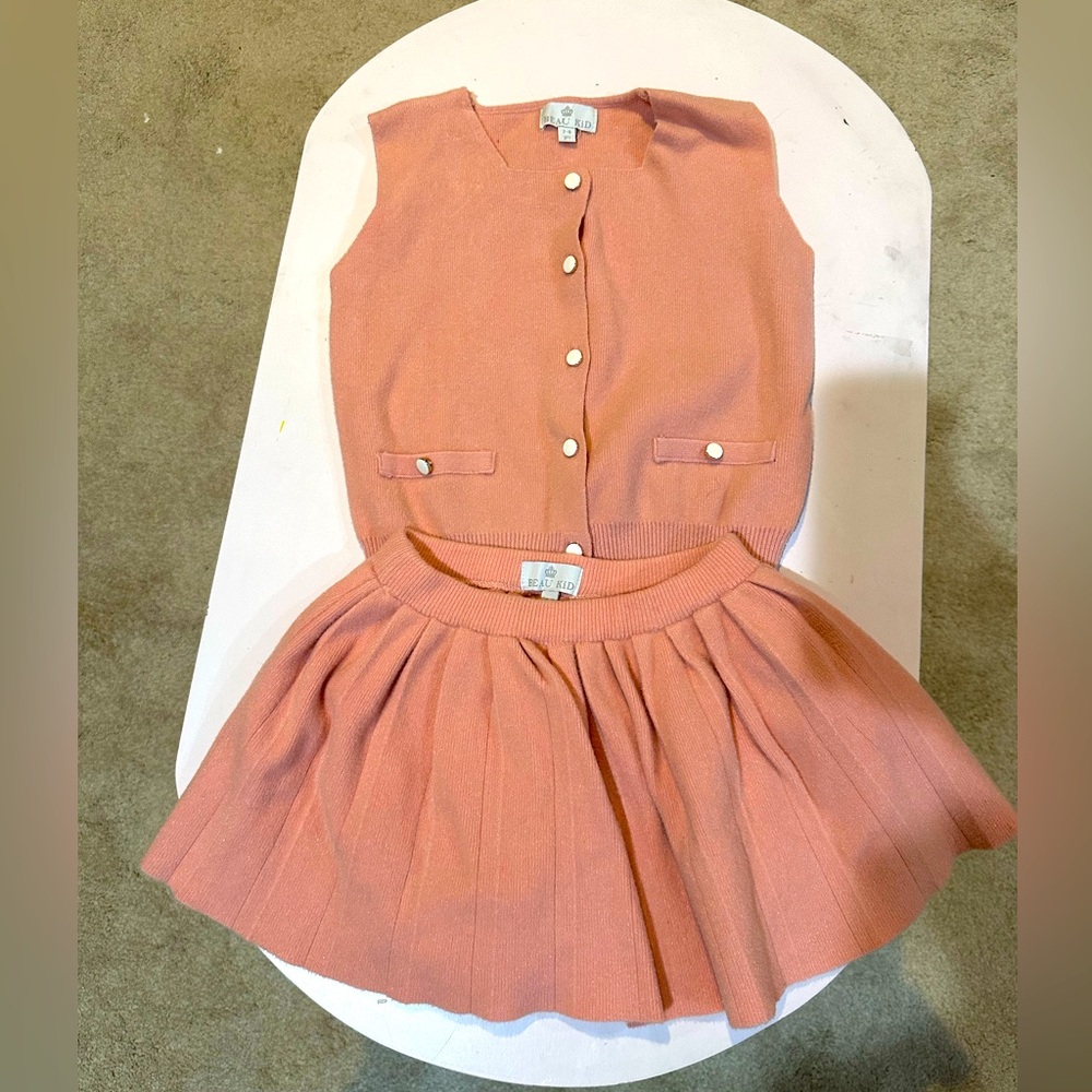 Children’s Salon beau kid two piece outfit in pink 
7-8 years old